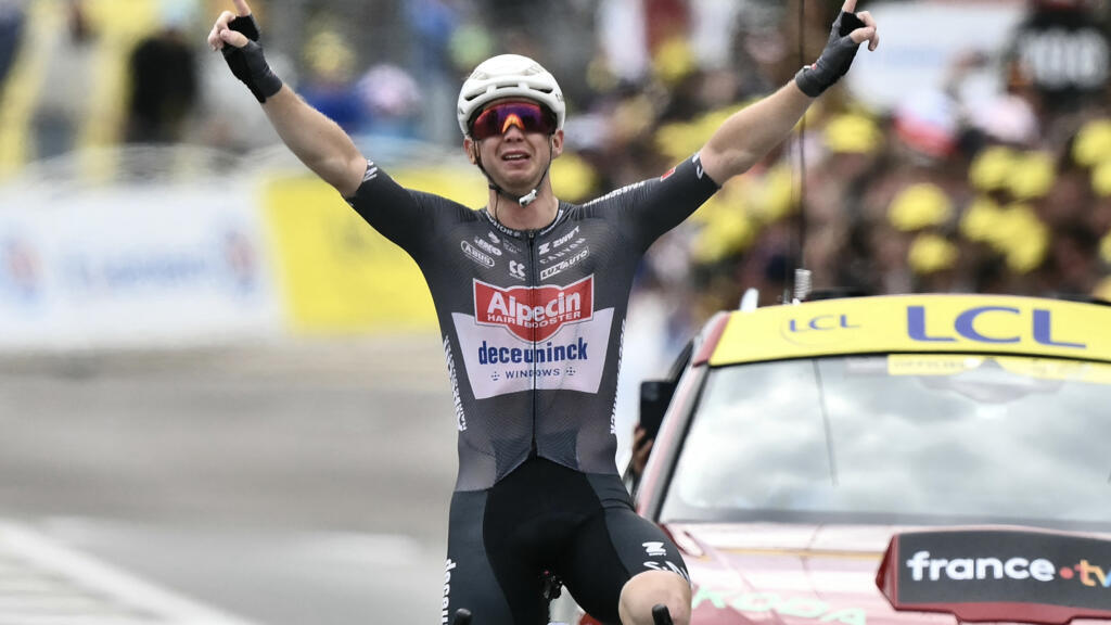 Australia's Kaden Groves wins Tour de France stage 20, Pogacar retains lead